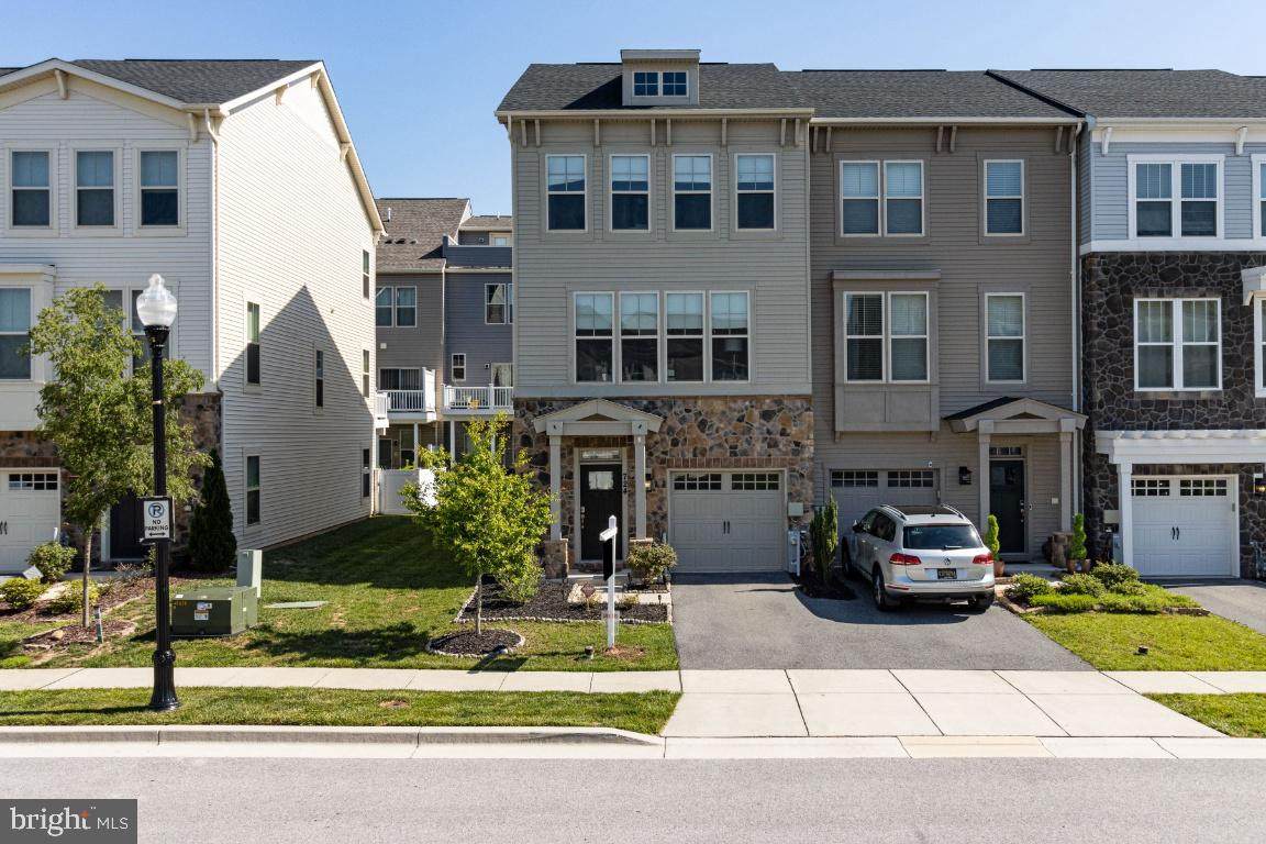 724 Rollins Lane - Photo 1