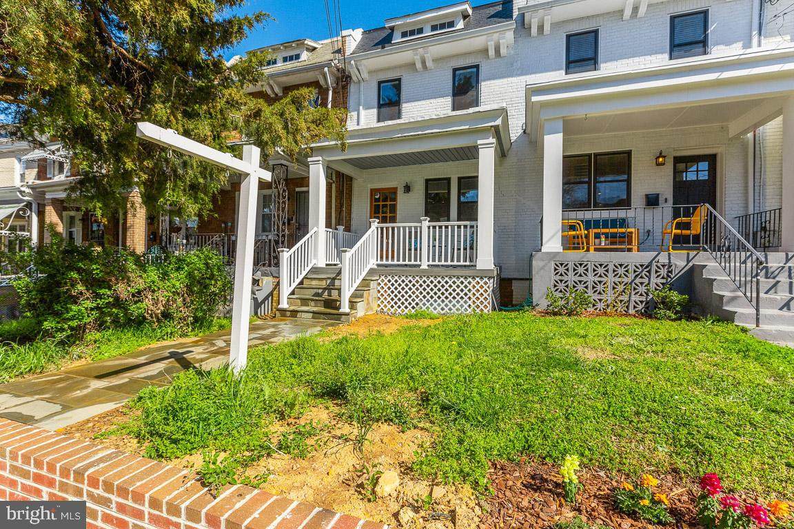 433 Delafield Place - Photo 1