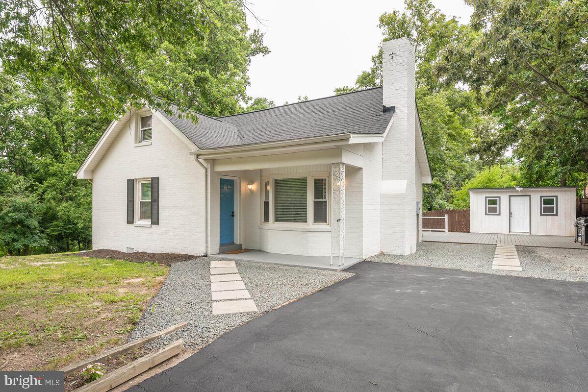 6159 Howells Road - Photo 1