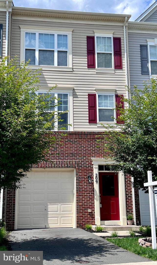 209 Miles Hawk Terrace - Photo 1