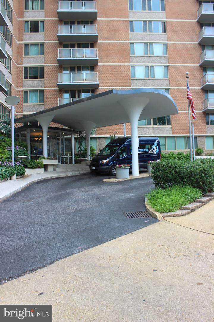 1 University Parkway - Photo 1