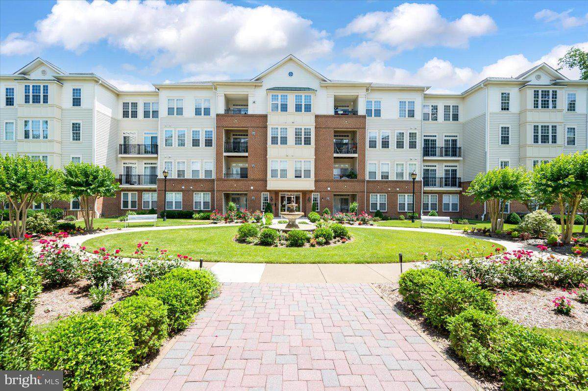 2530 Kensington Gardens - Photo 1