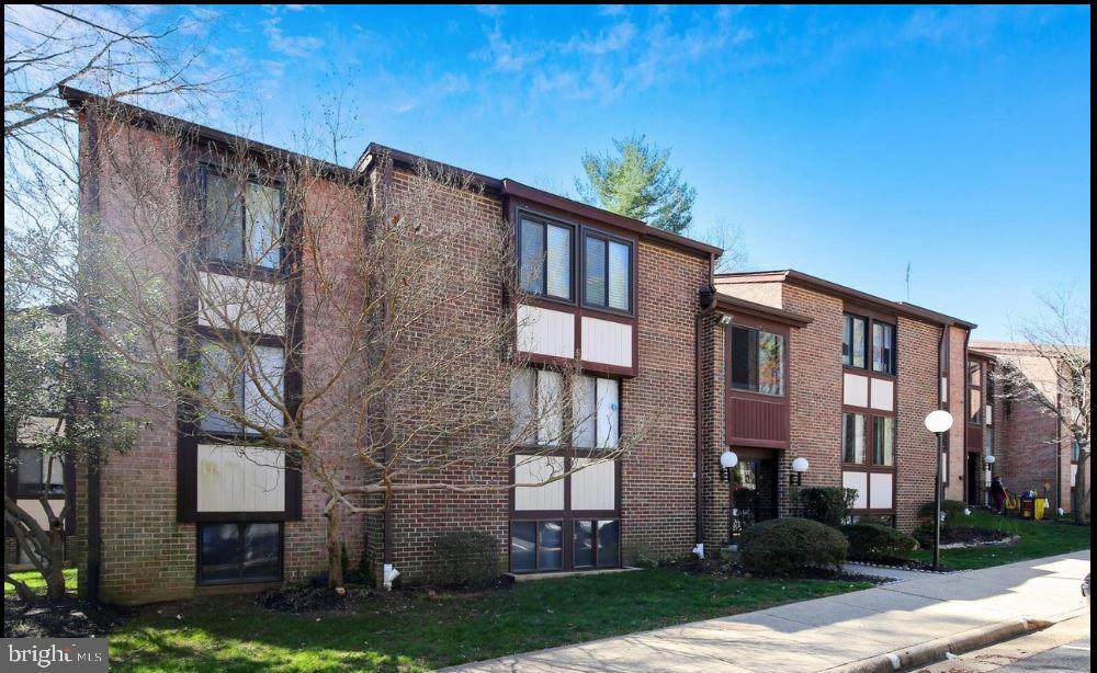 9715 Kings Crown Court - Photo 1