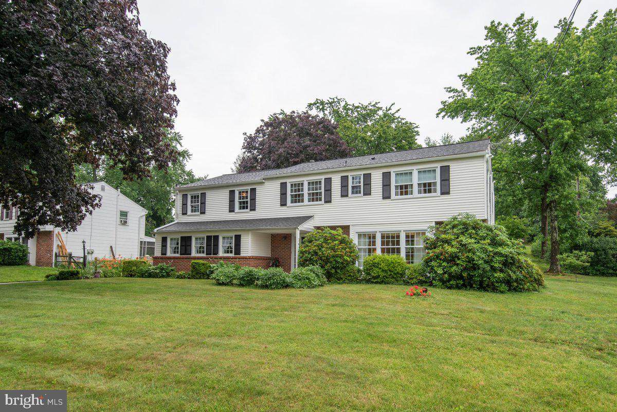 318 King Road - Photo 1