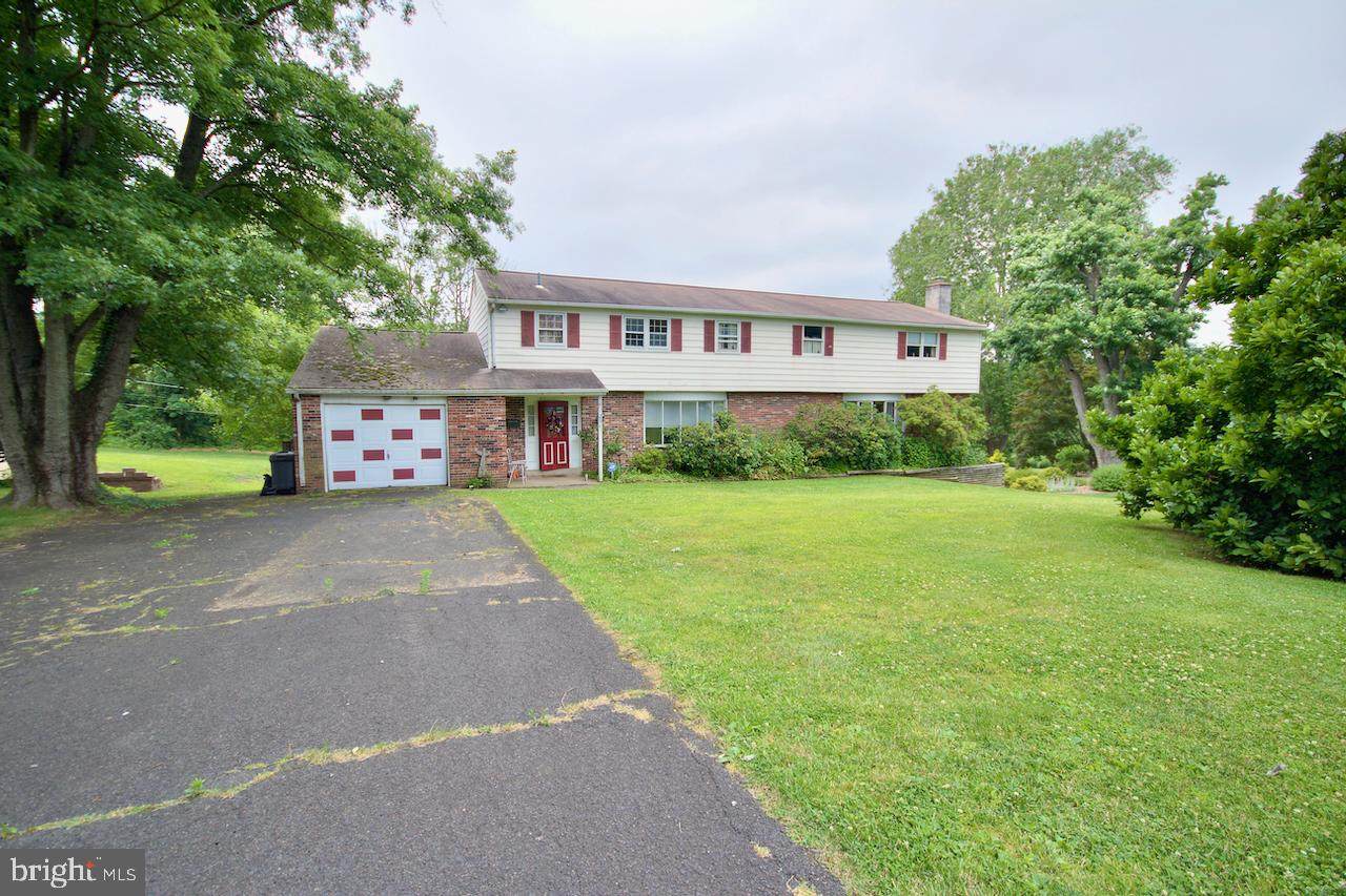 291 Penncrest Drive - Photo 1