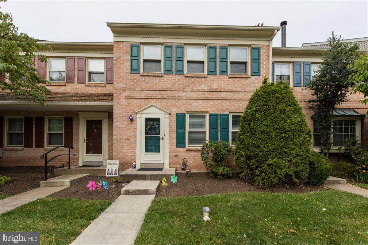 209 Washington Court - Photo 1