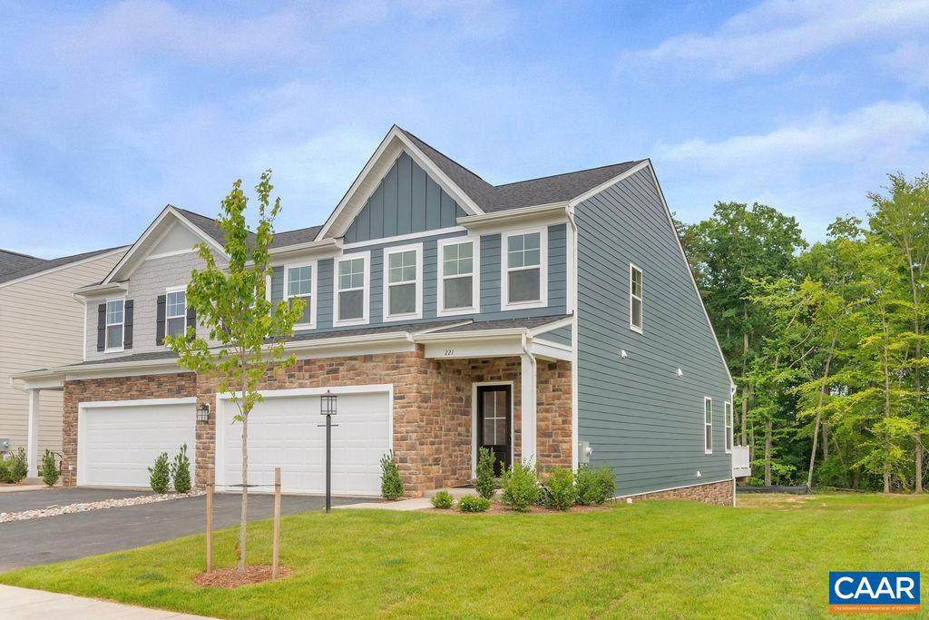 221 Bayberry Ln - Photo 1