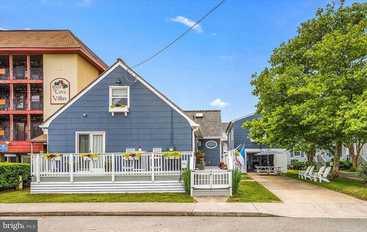 213 26TH Street - Photo 1