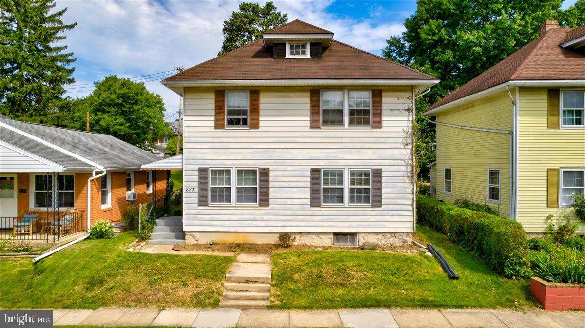 823 View Street - Photo 1