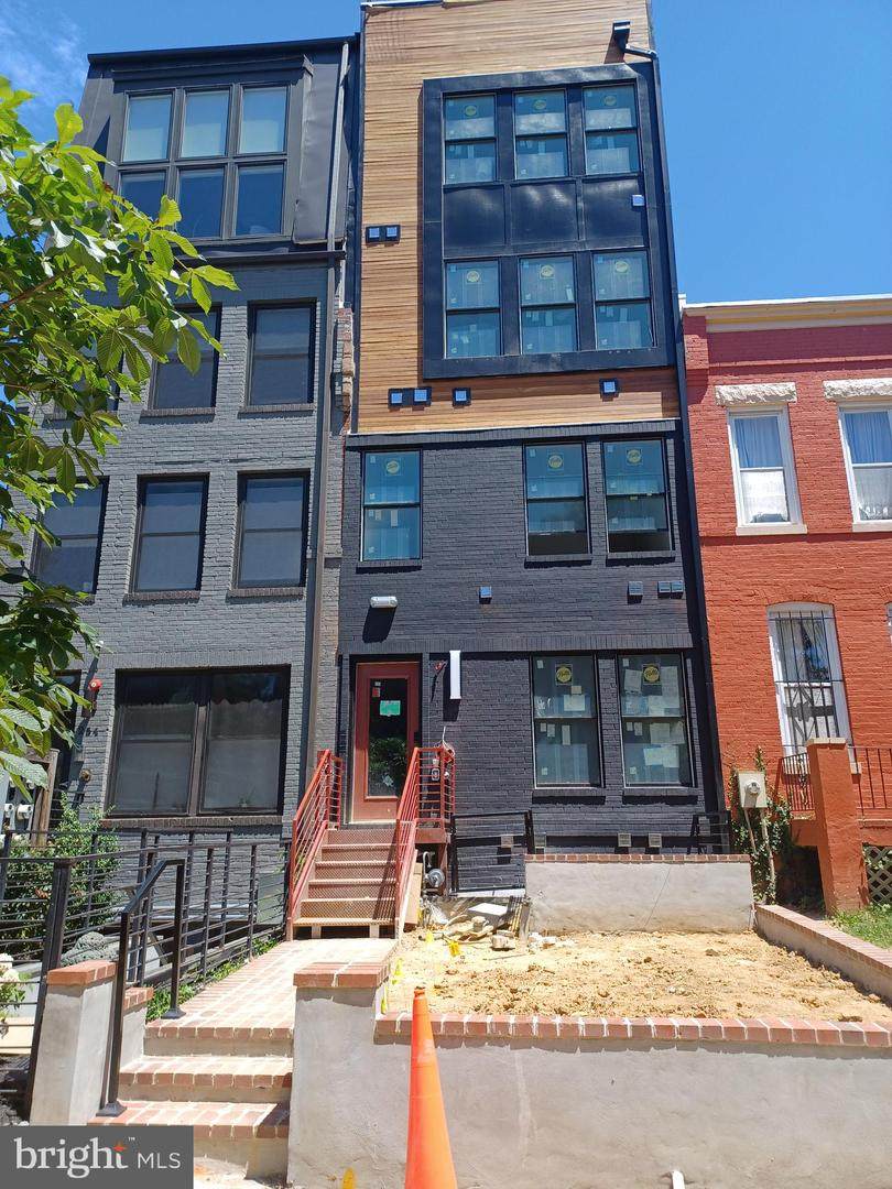 256 15TH Street - Photo 1