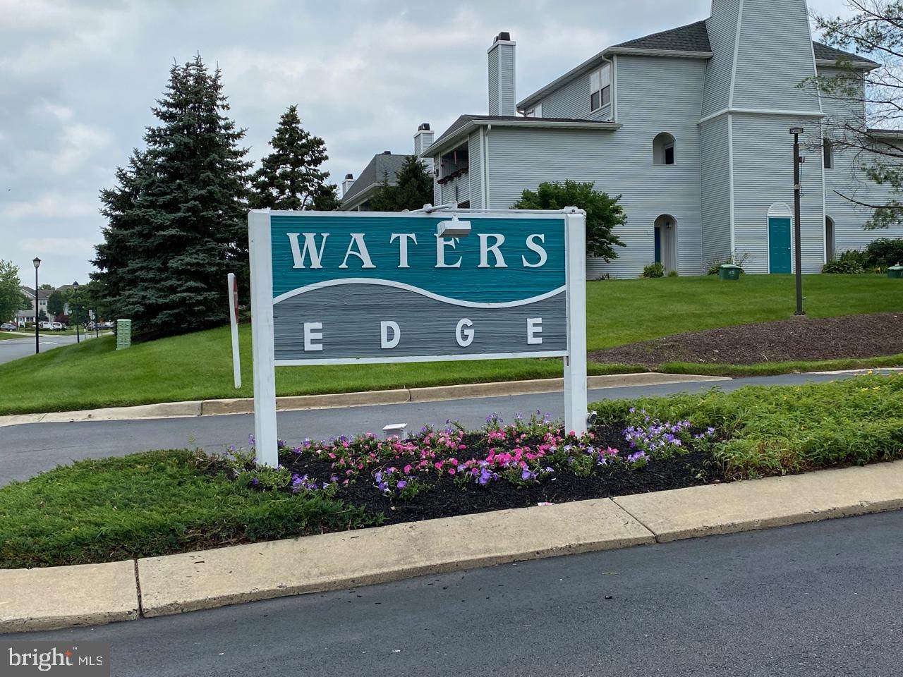 809 Waters Edge Drive - Photo 1