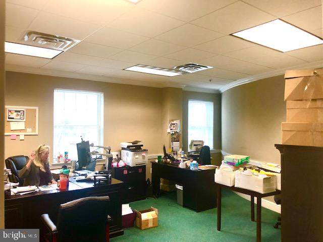 101 Charles Street - Photo 1