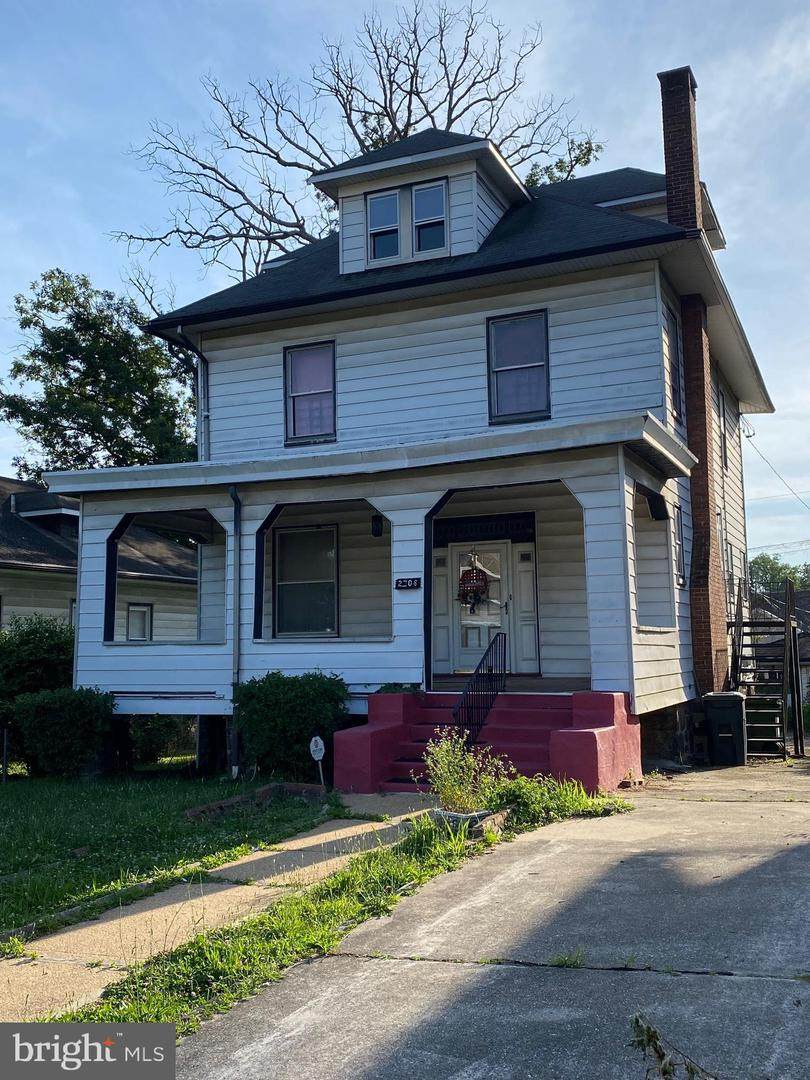 2706 Elsinore Avenue - Photo 1
