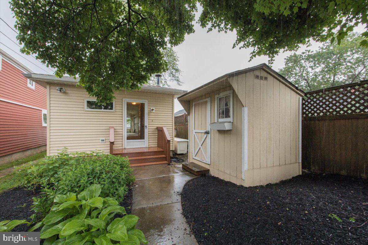 2037 River Road - Photo 1