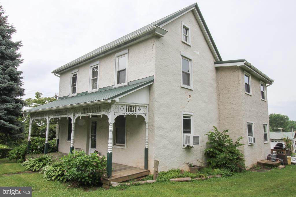 2192 Charlotte Street - Photo 1