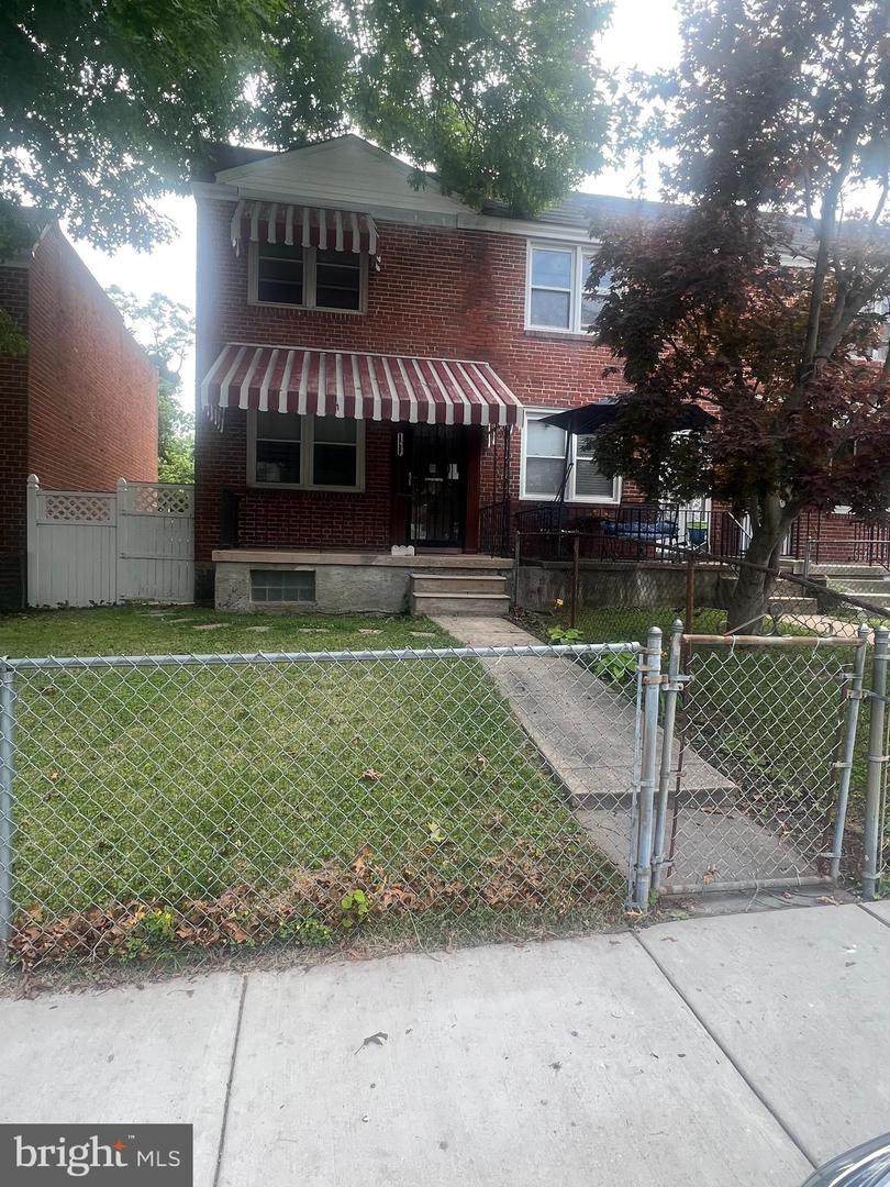 4729 Ivanhoe Avenue - Photo 1