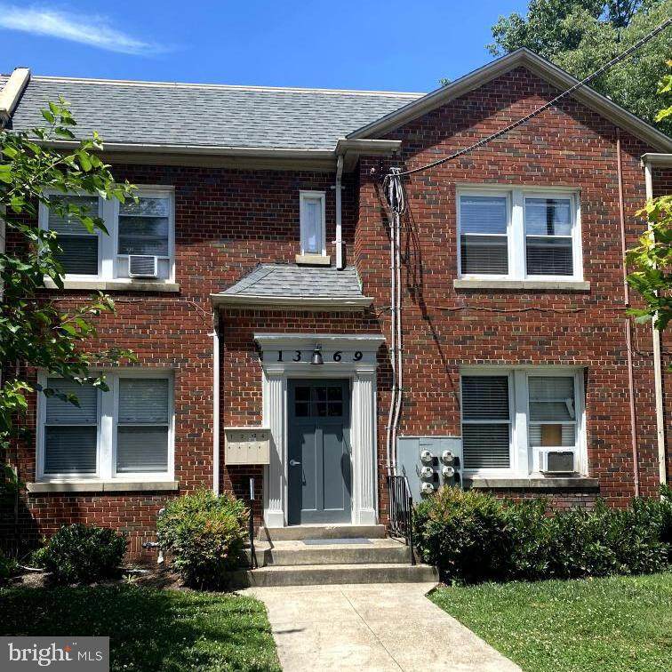 1369 Nicholson Street - Photo 1