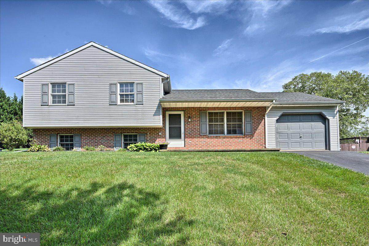 343 Holly Lane - Photo 1
