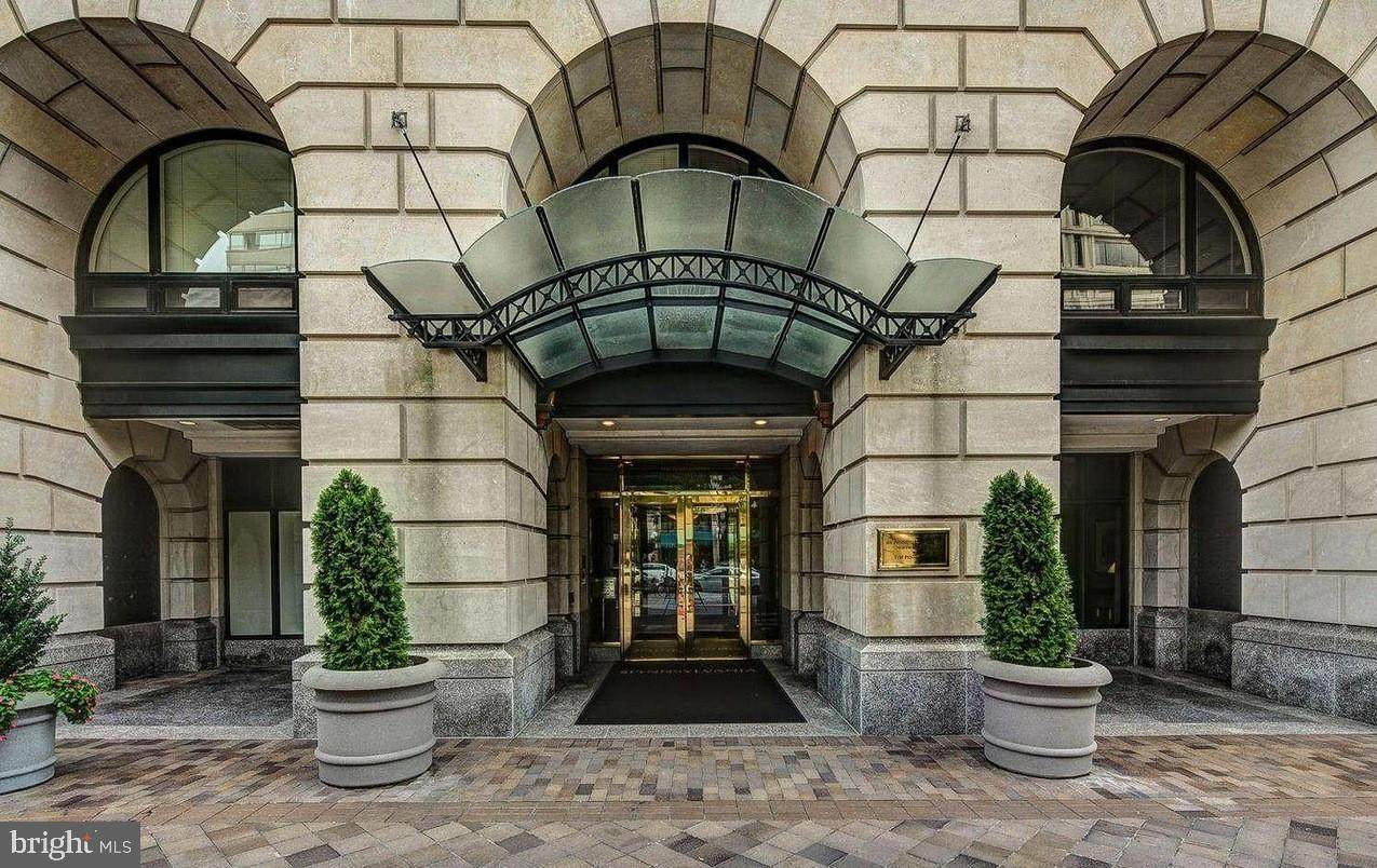 601 Pennsylvania Avenue - Photo 1