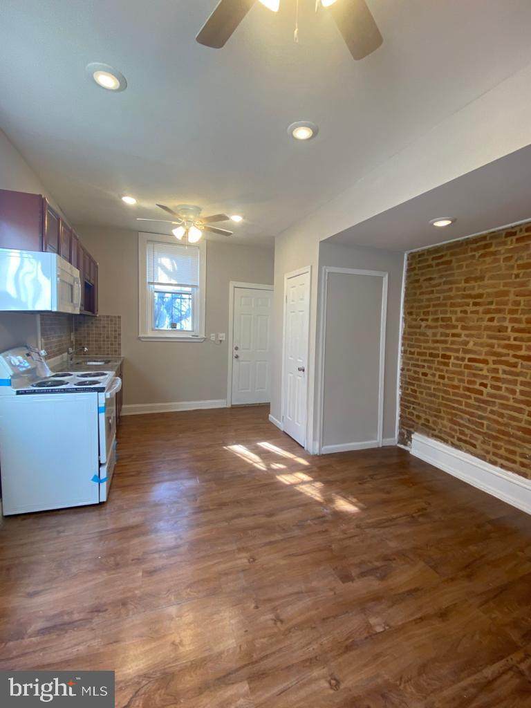 6024 Catharine Street - Photo 1