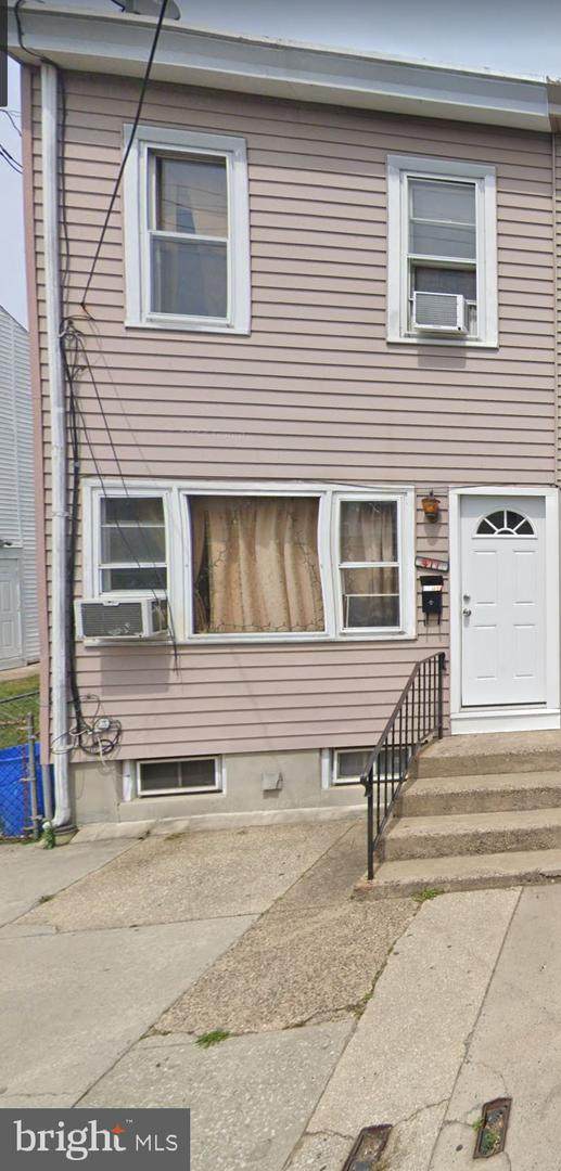411 Hudson Street - Photo 1