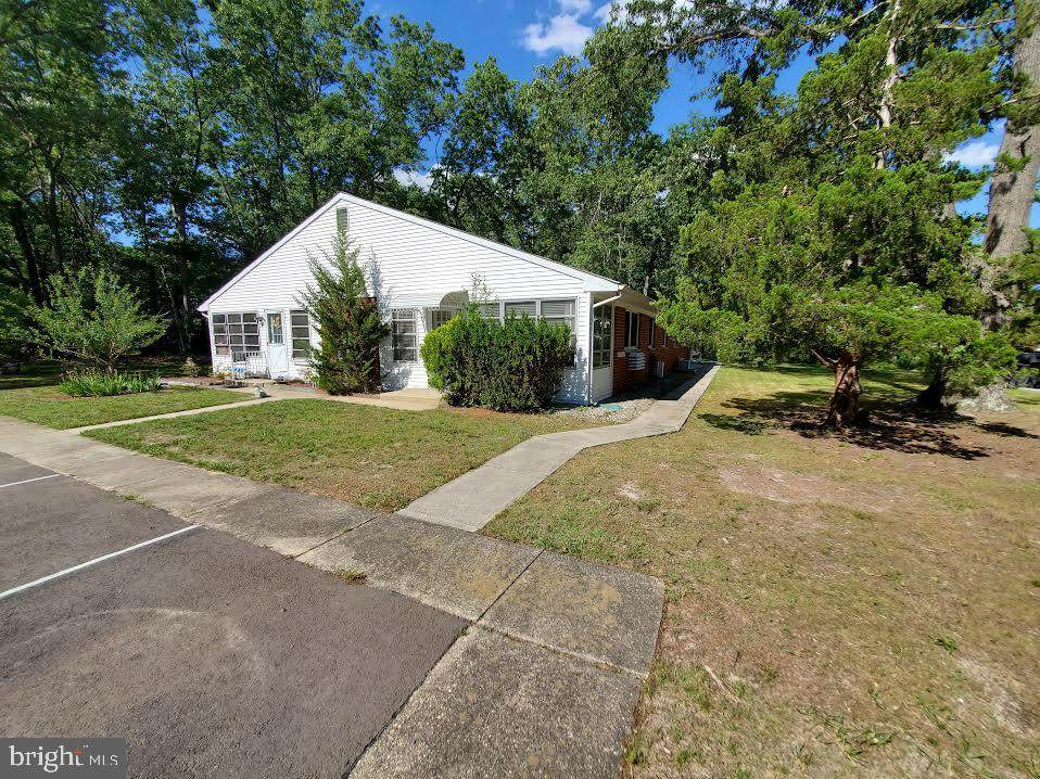 221B Columbine Avenue - Photo 1