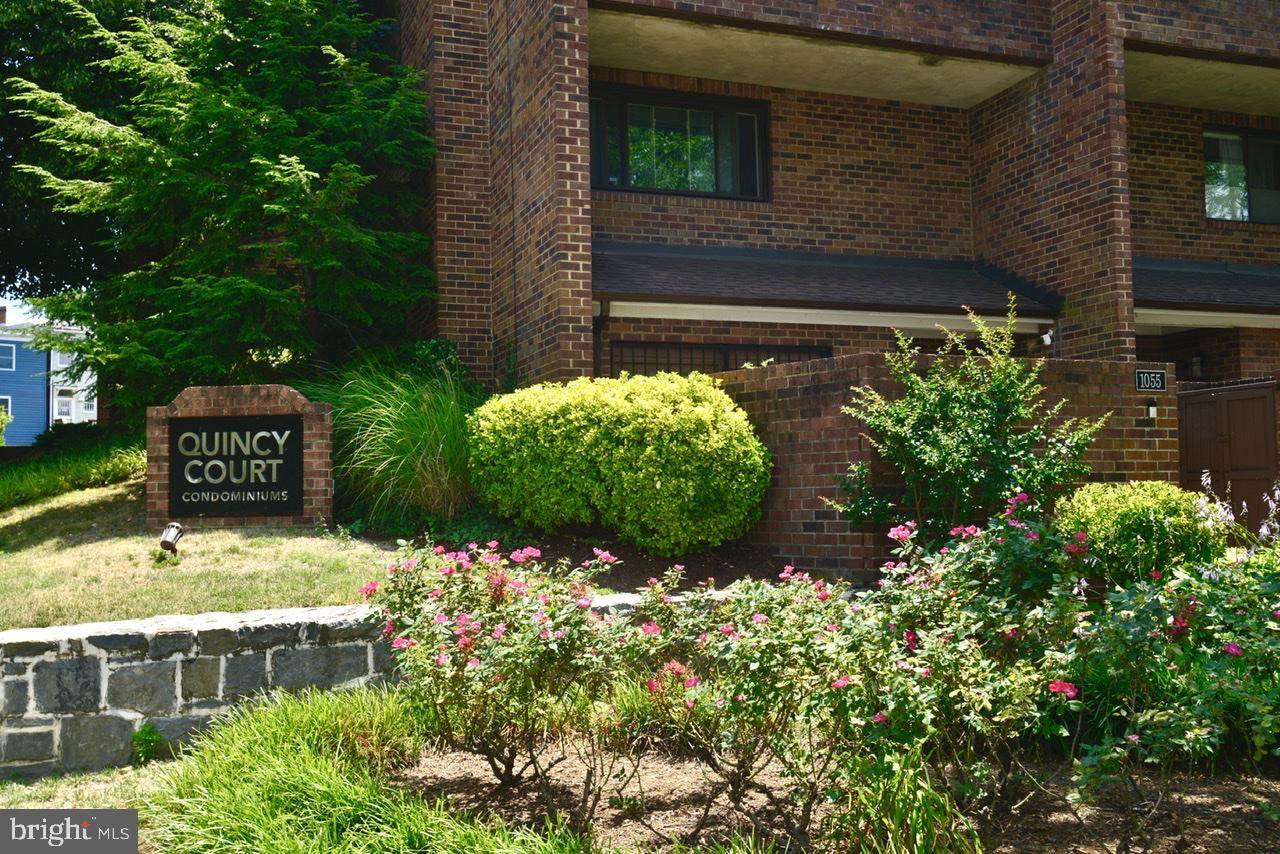 1009 Quincy Street - Photo 1
