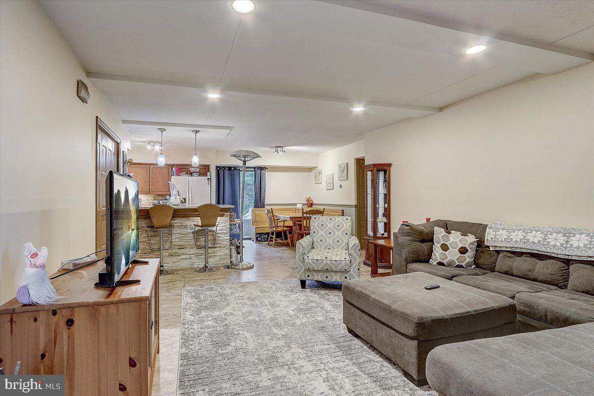213 James Court - Photo 1