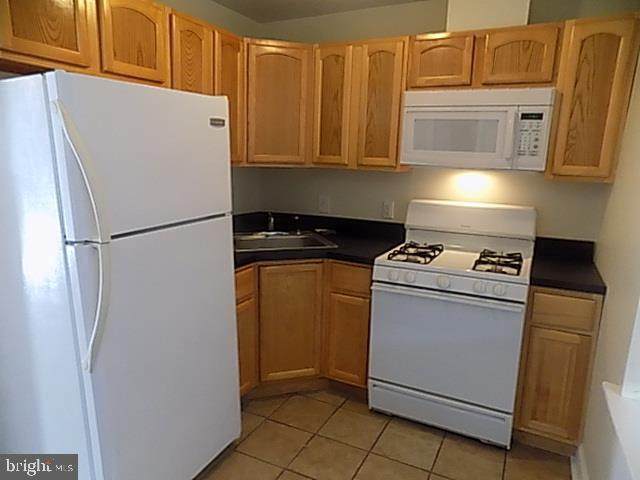 231-233 Coulter Street - Photo 1