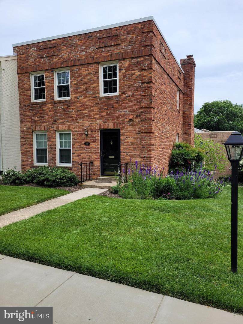 1520 Westmoreland Street - Photo 1