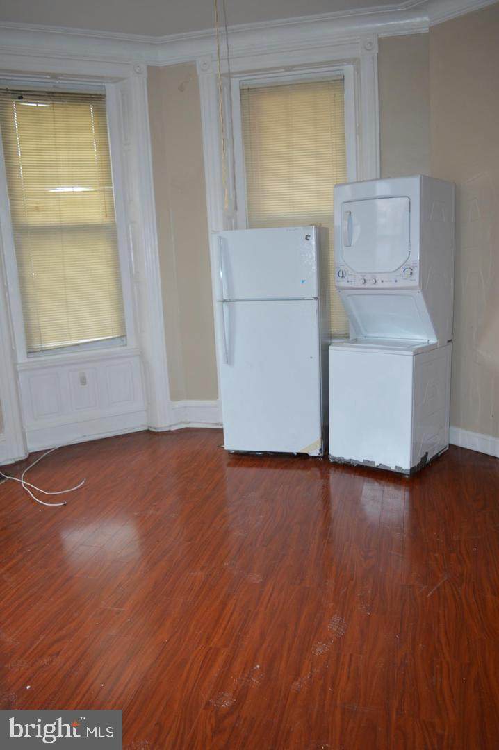 3905-7 Baring Street - Photo 1
