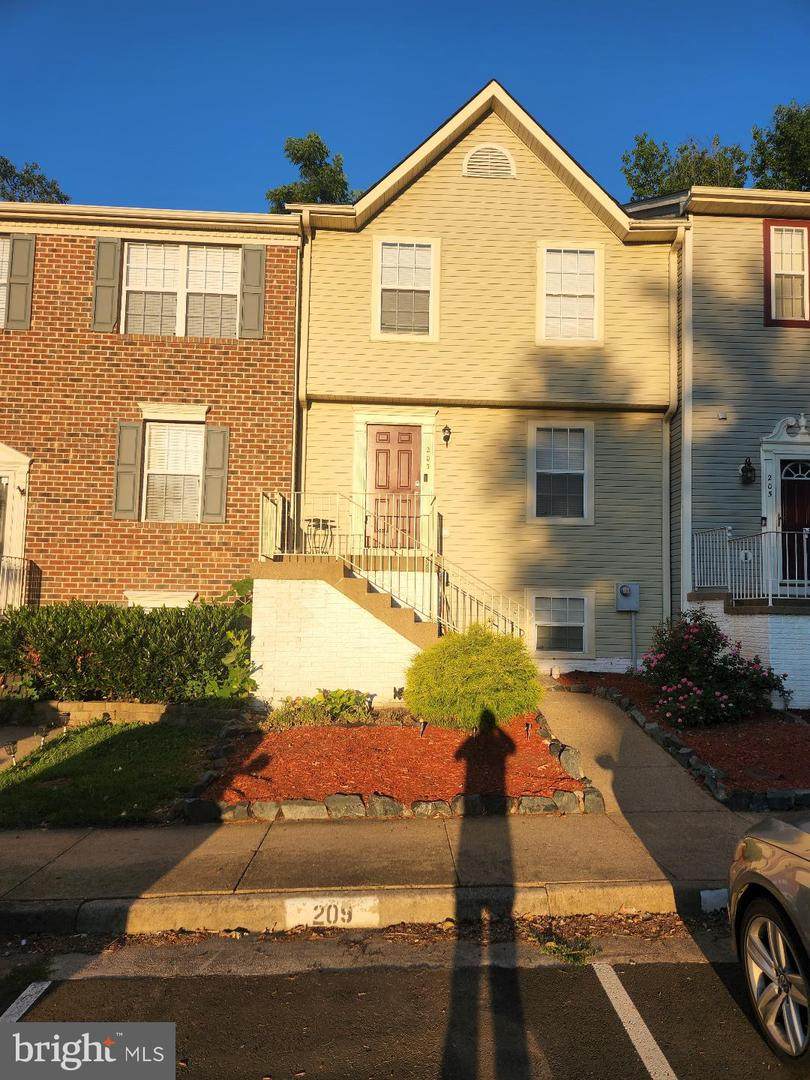 203 Mews Court - Photo 1