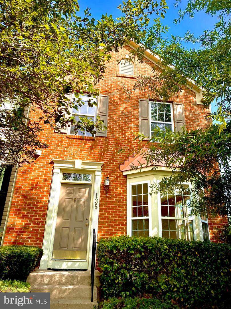 135 Fiona Way - Photo 1