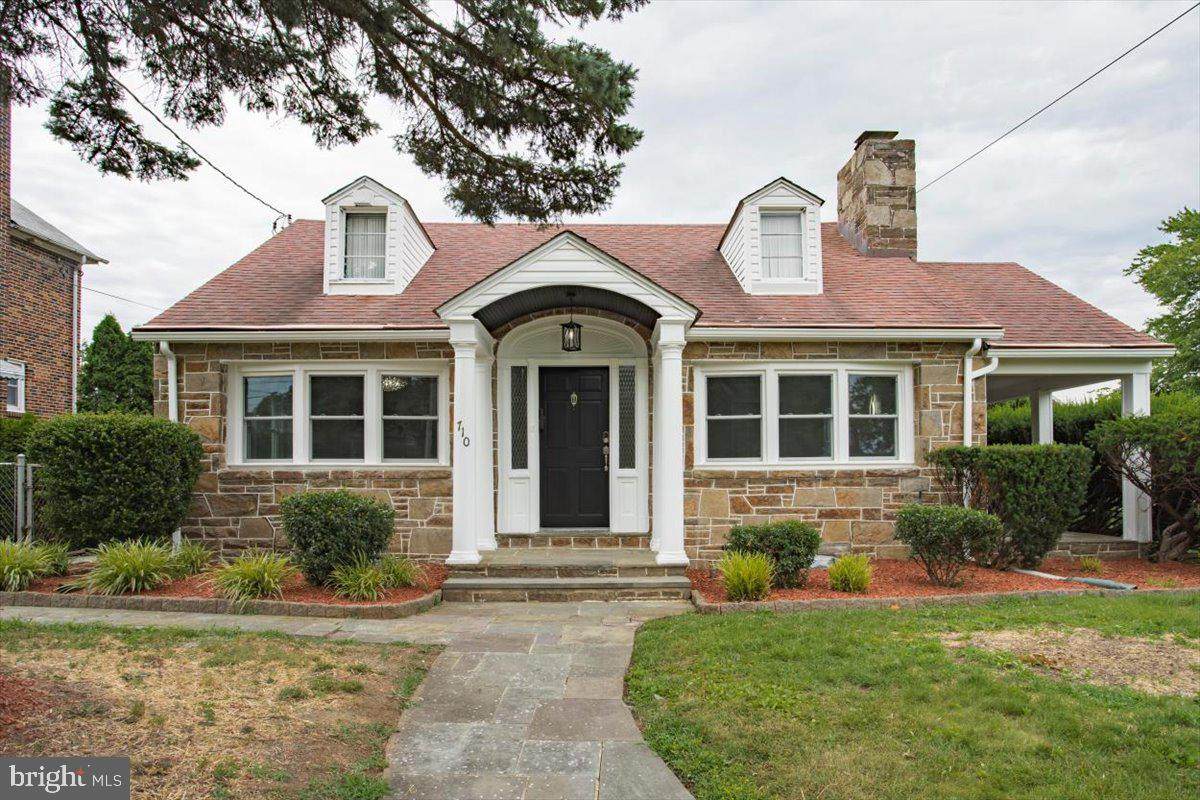 710 Clayton Street - Photo 1