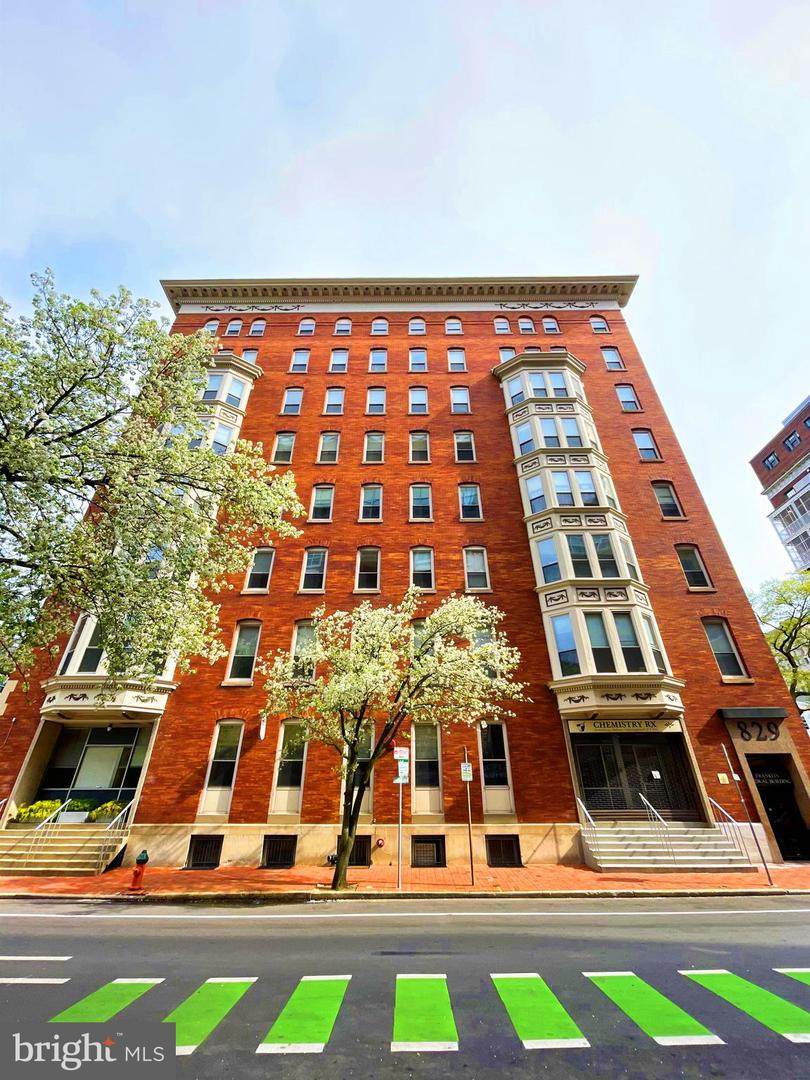 829-37 Spruce Street - Photo 1