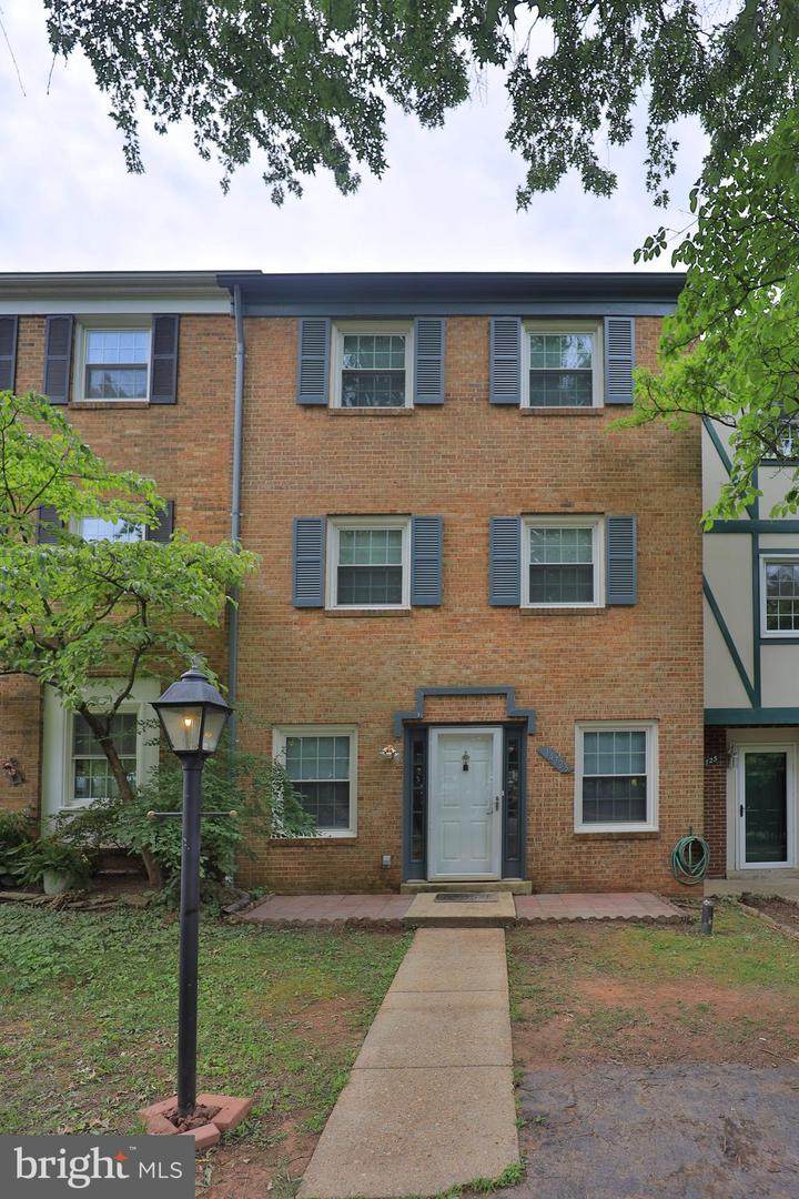 14723 Bentley Square - Photo 1