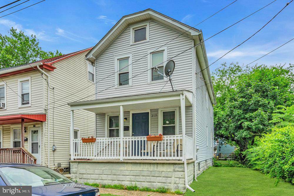 213 Laurel Street - Photo 1