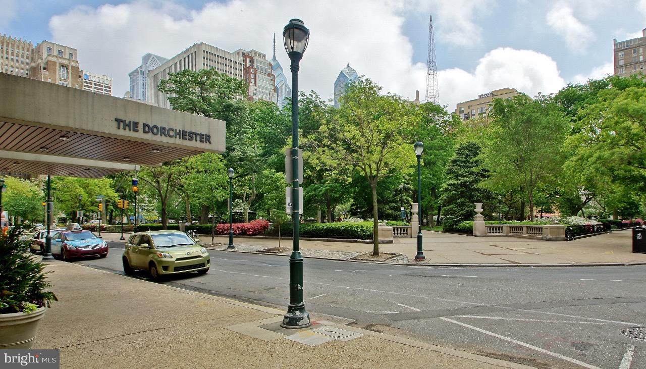 224-30 Rittenhouse Square - Photo 1