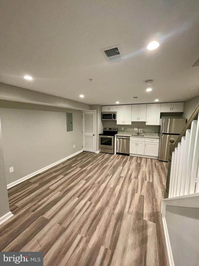 624 20TH Street - Photo 1