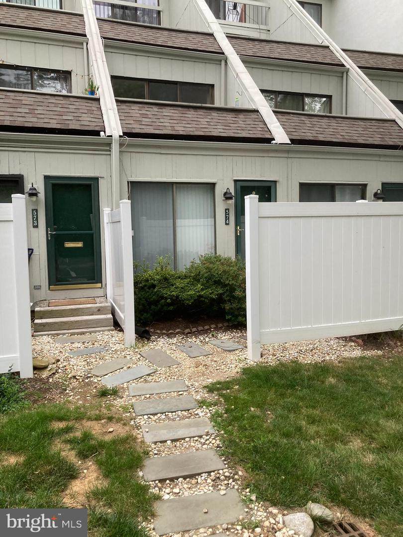 574 Summit House - Photo 1