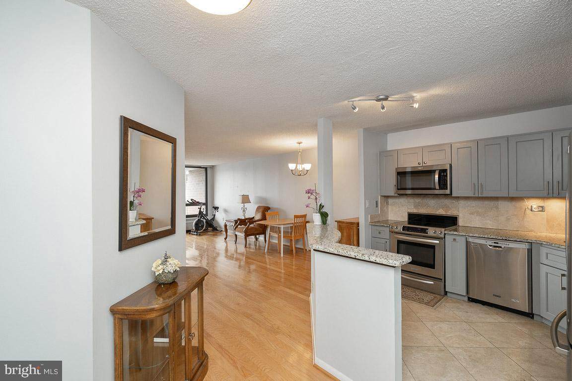 233 6TH Street - Photo 1