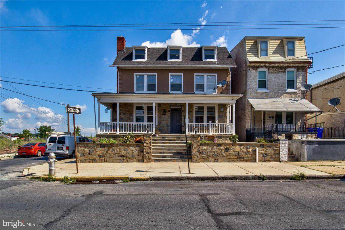 925 Douglass Street - Photo 1