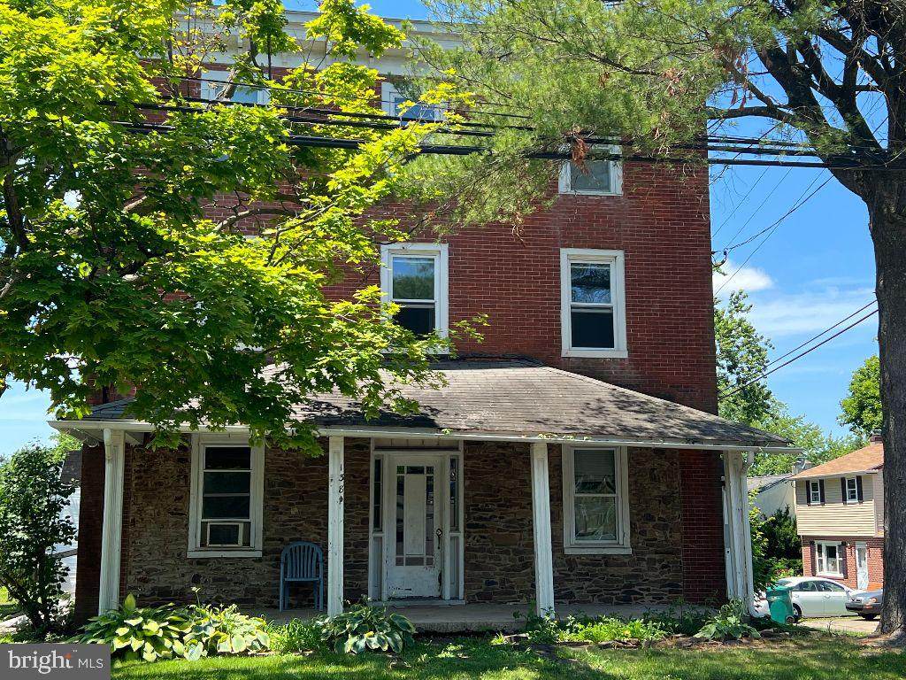 138 Maple Avenue - Photo 1