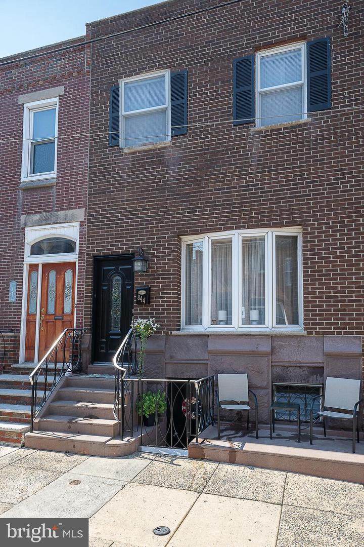 844 Greenwich Street - Photo 1