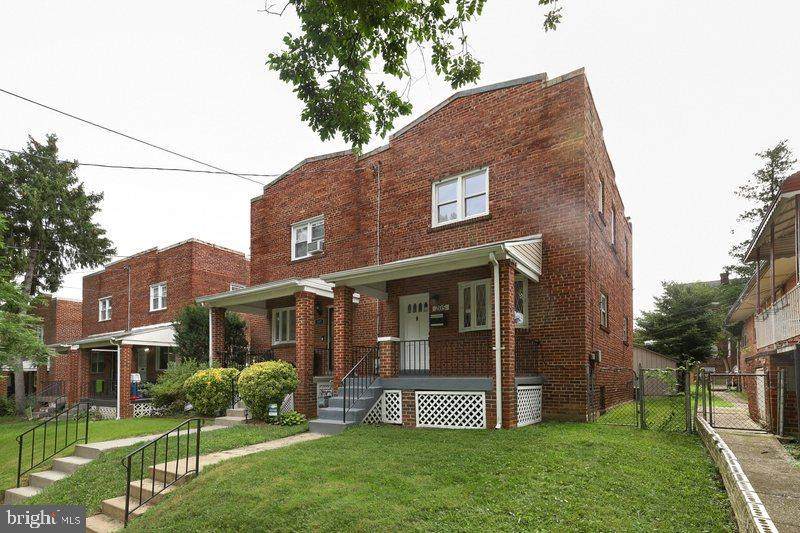 205 49TH Street - Photo 1