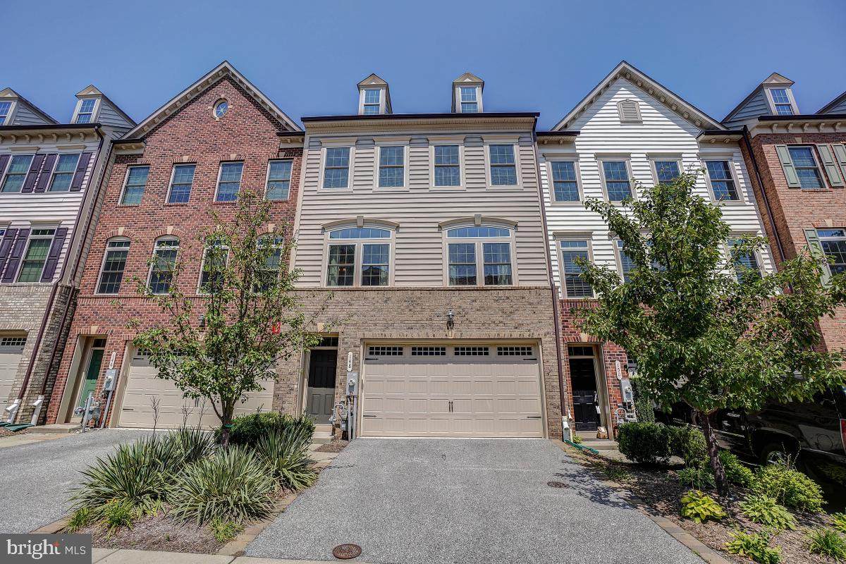 148 Merrimack Way - Photo 1