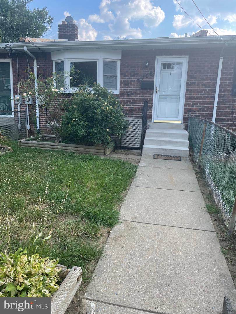 3708 Schleicher Avenue - Photo 1