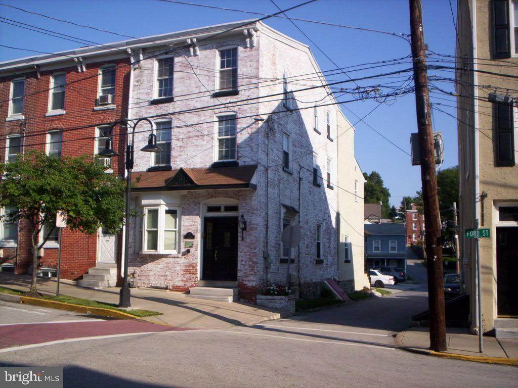 120 Ford Street - Photo 1