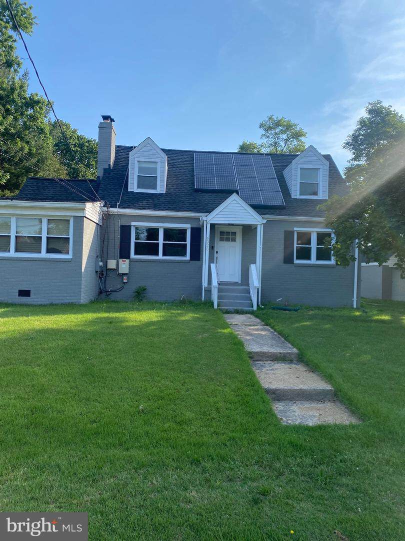6320 Manor Circle Drive - Photo 1