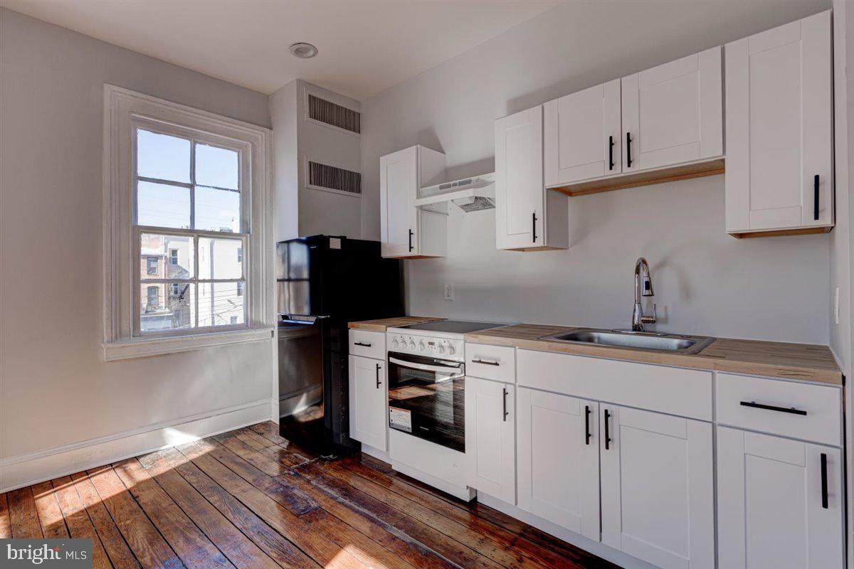 2116 Charles - Photo 1